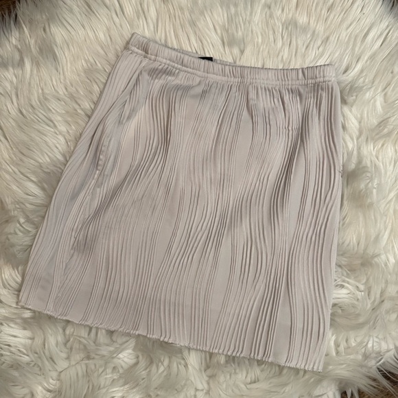 SHEIN Dresses & Skirts - SHEIN Pleated White‎ Mini Skirt Size XXS